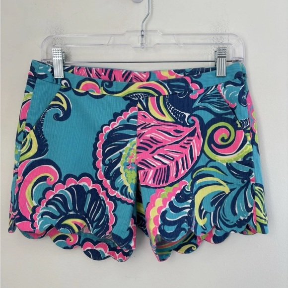 Lilly Pulitzer Shorts Floral w/pockets Side Zip Women’s Size 00 Scalloped Hem - Picture 1 of 6